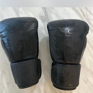 Boxing gloves